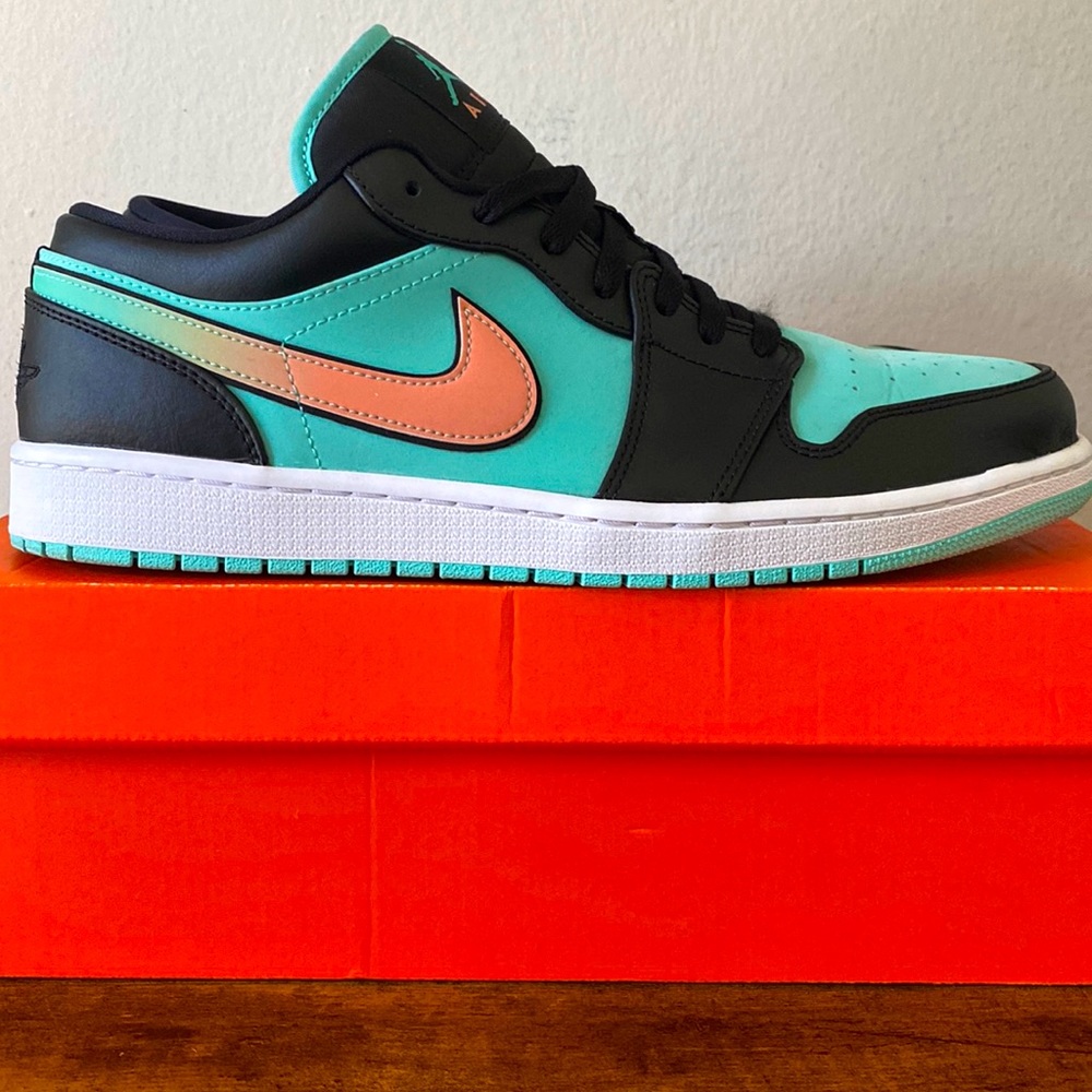 Jordan 1 Low “Tropical Twist”